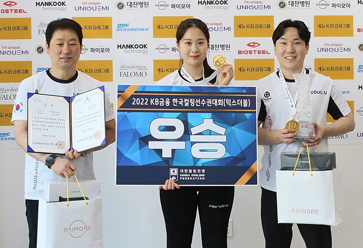 ▲ 왼쪽부터 양재범 서울컬링연맹 감독, 김지윤, 정병진 ⓒ대한컬링연맹