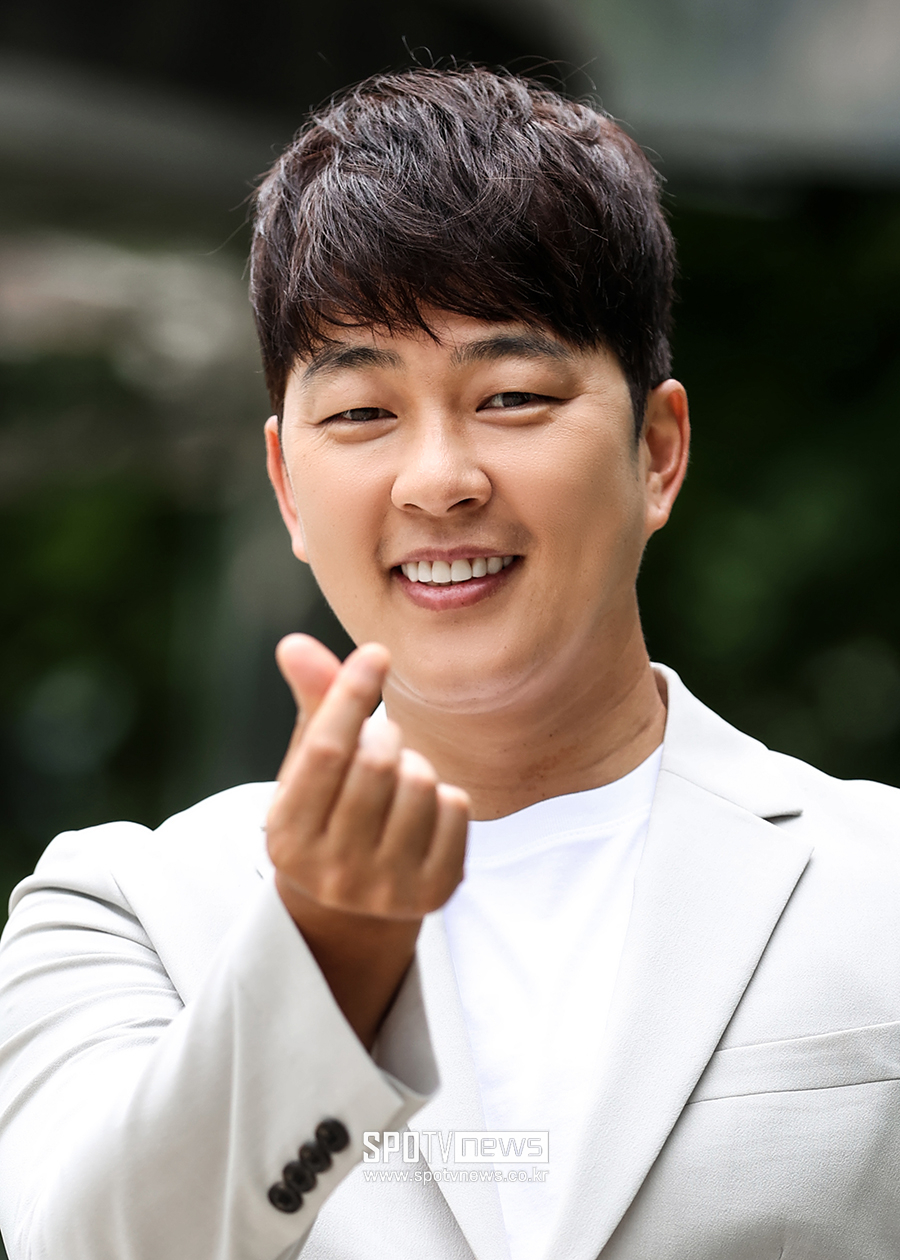 ▲ 박광현이 스포티비뉴스와 인터뷰에서 포즈를 취하고 있다. 곽혜미 기자 khm@spotvnews.co.kr