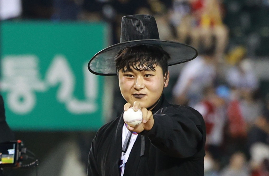 ▲ 저승사자 분장을 하고 나선 삼성 라이온즈 투수 이승현. ⓒ연합뉴스