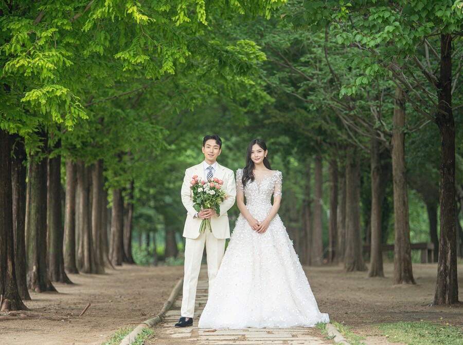 ▲ 가은 웨딩화보. 제공| 해피메리드컴퍼니, 웨딩디렉터봉드, 뮤아스튜디오, 모니카블랑쉬, 모아위, 웨딩미, 쇼위플로라, 스플렌디노, 규중칠우, 정민경스타일리스트, 스튜디오원