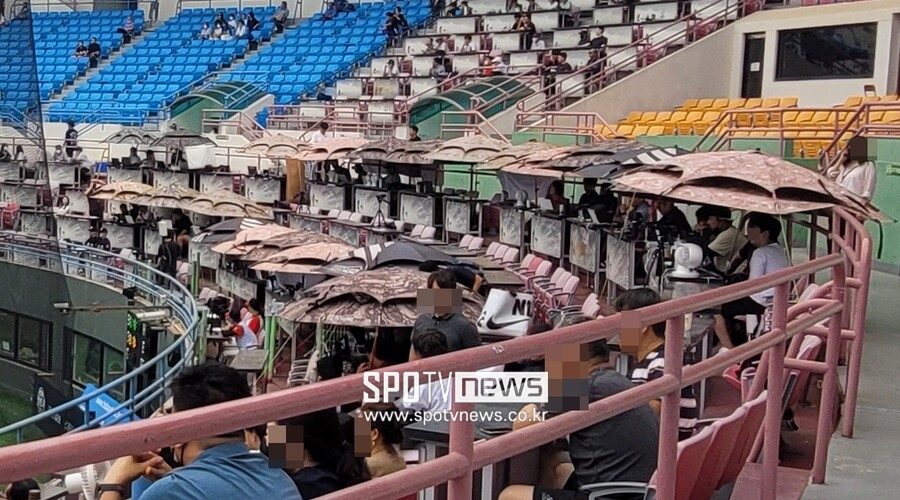 ▲ KBO 리그 스카우트들 눈도 이날 경기에 집중됐다. ⓒ 목동, 박성윤 기자
