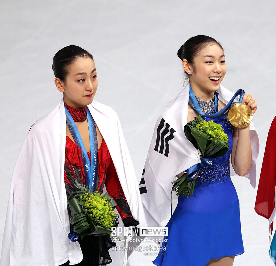 ▲ 2010년 밴쿠버 동계 올림픽 피겨 스케이팅 여자 싱글에서 금메달을 획득한 김연아(오른쪽)와 은메달리스트 아사다 마오