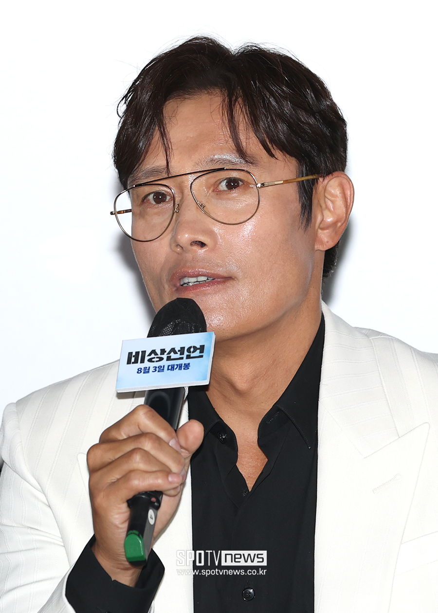 '비상선언' 이병헌 "20대 중반 공황장애 겪어…경험 표현하고 싶었다"
