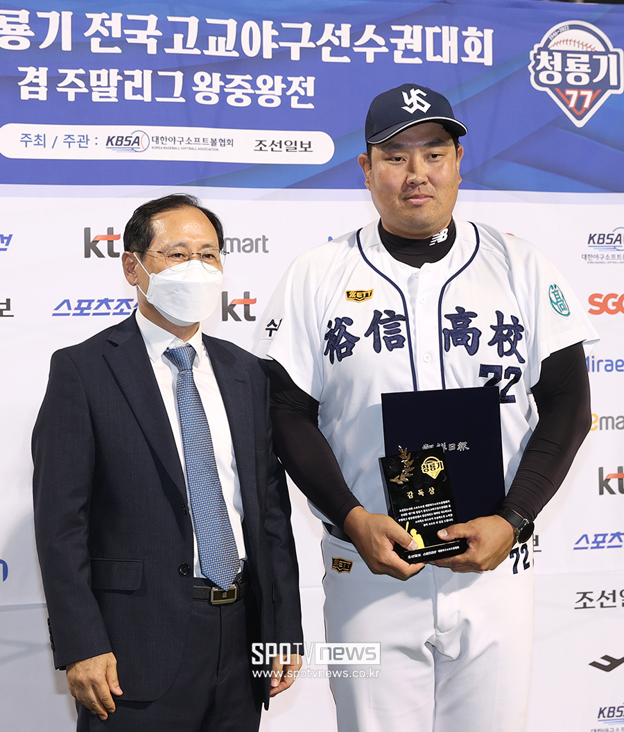 [포토S] 감독상 수상한 유신고 홍석무 감독
