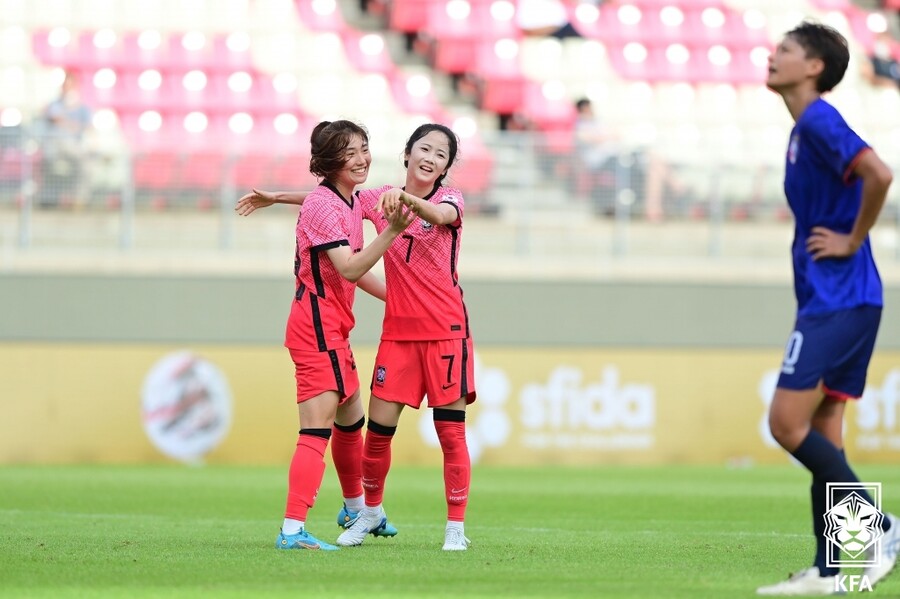 ▲ 한국 여자 대표팀 이민아가 득점 뒤에 환호했다 ⓒ대한축구협회