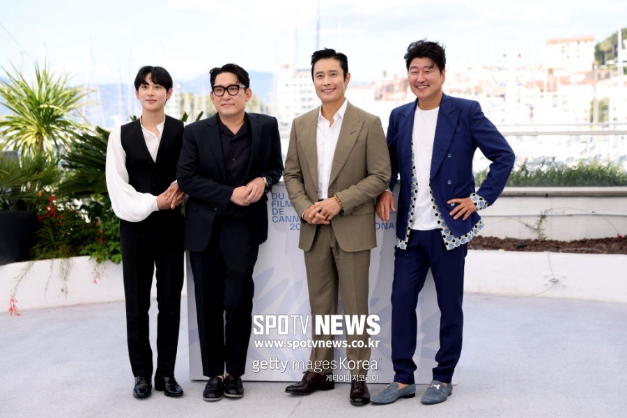▲ 왼쪽부터 '비상선언'의 임시완, 한재림 감독, 이병헌, 송강호. ⓒ게티이미지