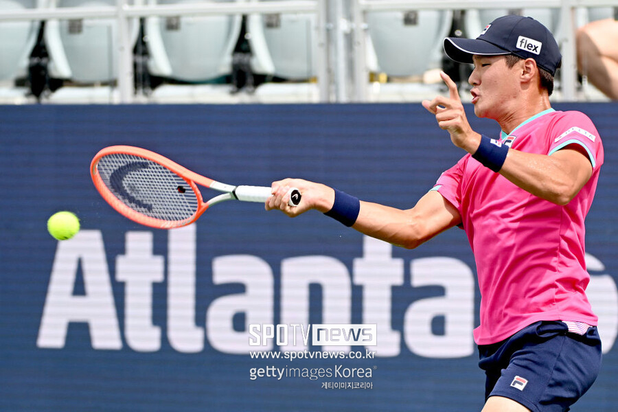 ▲ 권순우가 2022 ATP 투어 애틀랜타 오픈 단식 1회전에서 경기를 펼치고 있다.