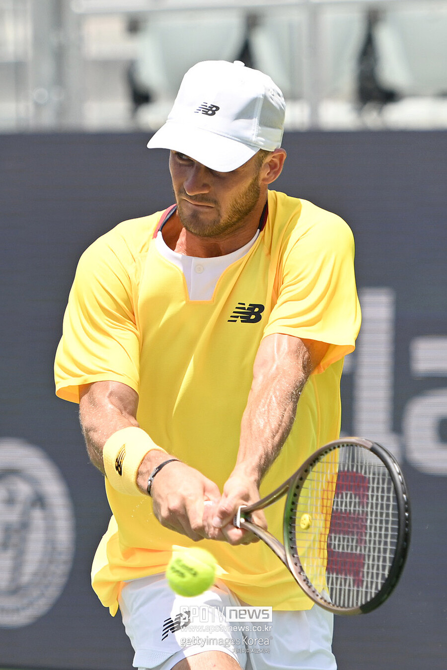 ▲ 토미 폴이 2022 ATP 투어 애틀랜타 오픈에서 경기를 펼치고 있다.