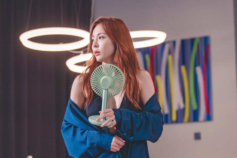 진예솔, 수영복 입고 활보…웹툰작가 여친 첫 등장('오늘의 웹툰')
