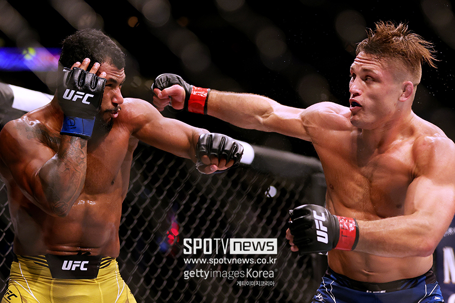 'UFC 맷집 고트' 드류 도버, 3라운드 보디블로 KO승
