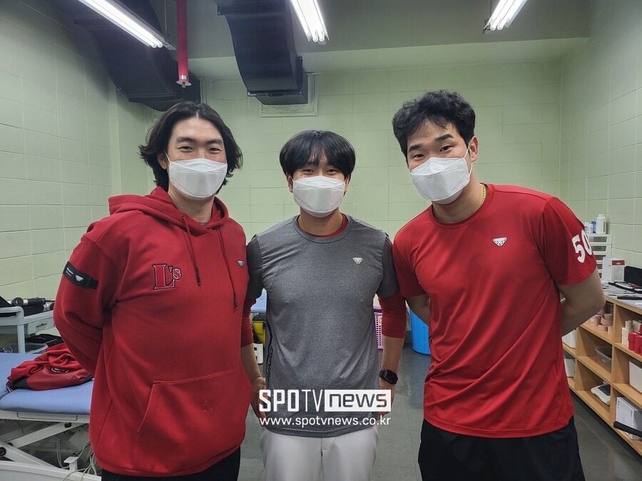 [김태우의 쓱크랩북] 강화의 ‘악마’와 ‘엄마’ 사이… SSG가 숨죽였던 14개월, 꿈은 하나로 통한다