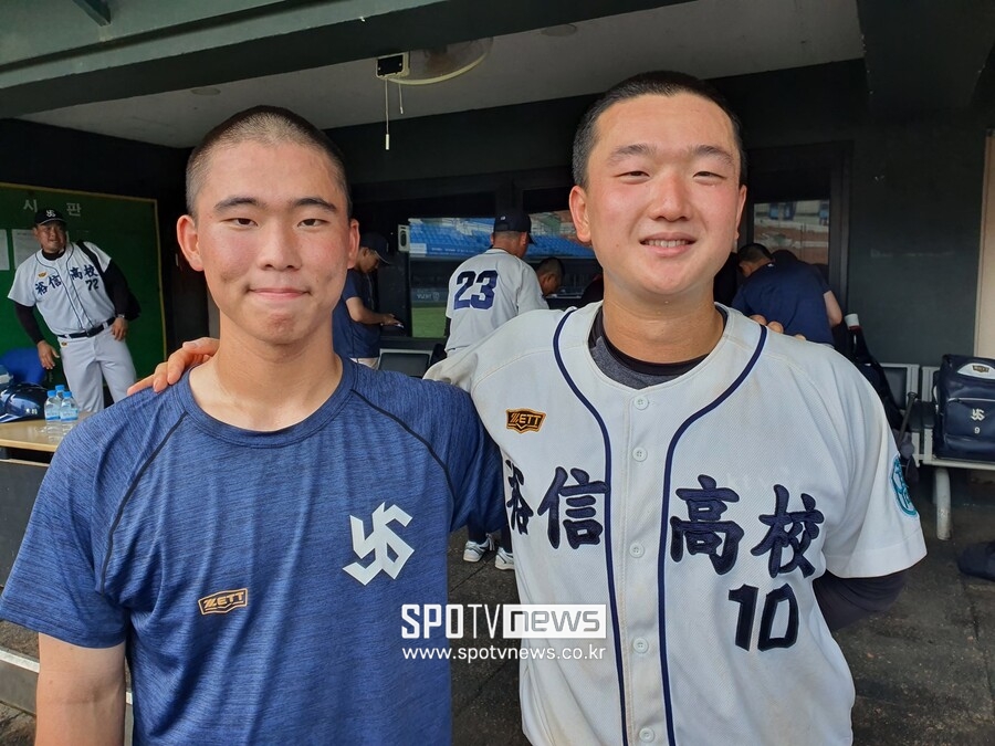 [대통령배]경쟁과 우정 사이? 홈런으로 장군멍군…뒤에는 다급한 어깨동무