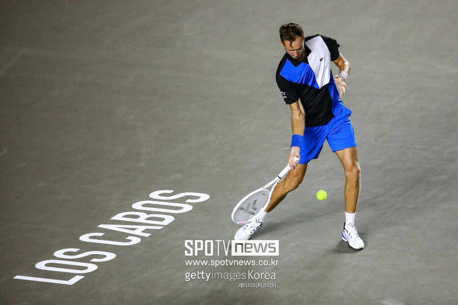 ▲ 다닐 메드베데프가 2022 ATP 투어 로스카보스 오픈에서 경기를 펼치고 있다.