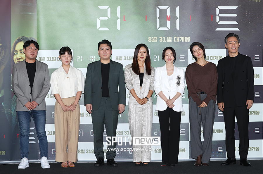 ▲ 이승준 감독 박경혜 박명훈 문정희 이정현 진서
