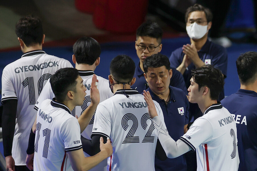 [AVC컵 게임노트] 8년 만에 우승 도전 임도헌호, ‘최약체’ 홍콩 꺾고 산뜻한 출발