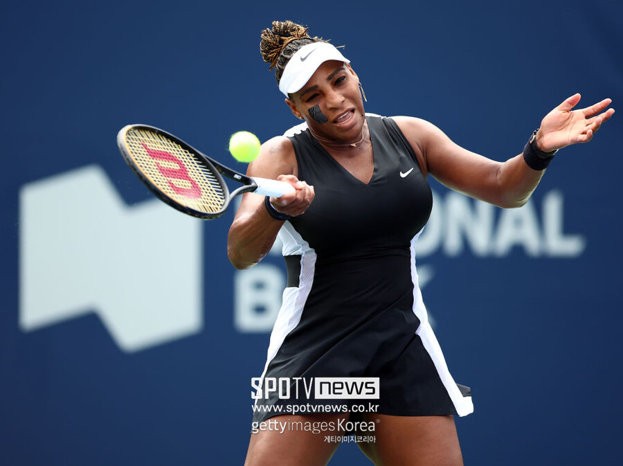 ▲ 2022 WTA 투어 내셔널 뱅크 오픈 1회전에서 경기를 펼치고 있는 세레나 윌리엄스