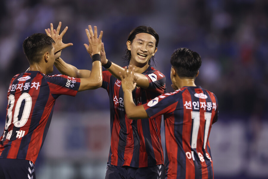 ▲ K리그1 27라운드 MVP에 선정된 김현. ⓒ한국프로축구연맹