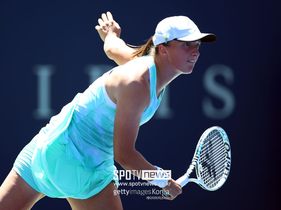 세계 1위 시비옹테크, WTA 내셔널 뱅크 오픈 16강 탈락