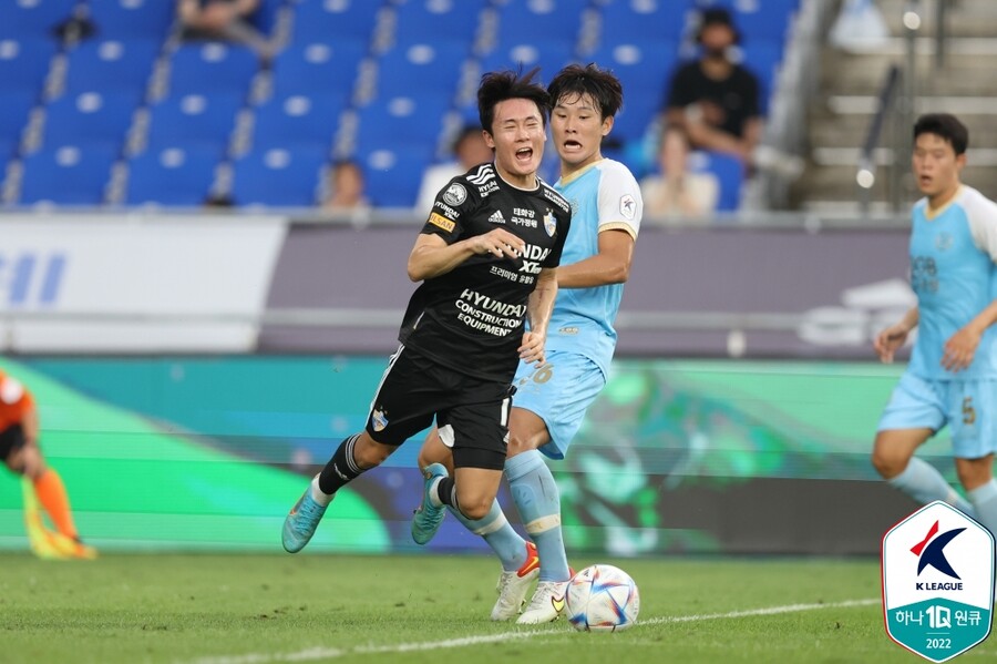 ▲ 경기 흐름을 깨는 페널티킥을 유도하며 승리의 단초를 마련한 엄웜상 ⓒ한국프로축구연맹