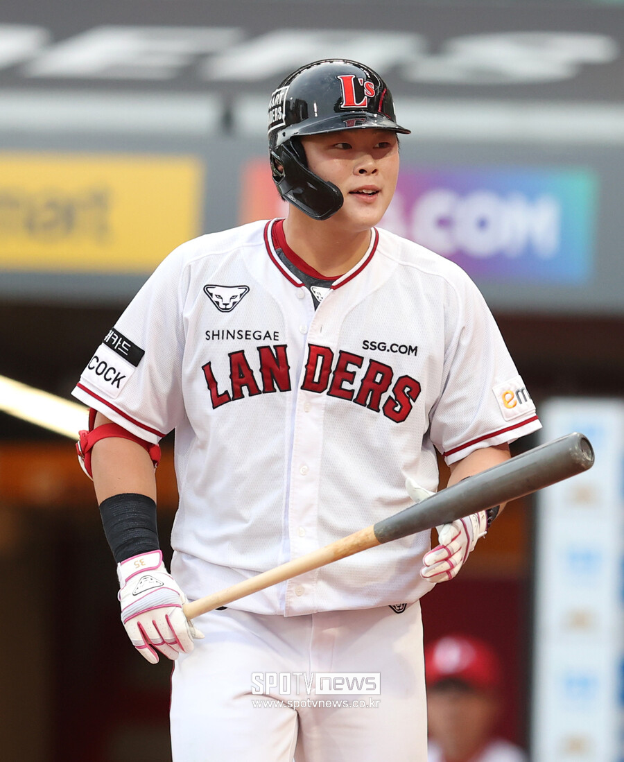 22살에 140m짜리 홈런?…1위팀, 빅보이급 타자까지 키웠다