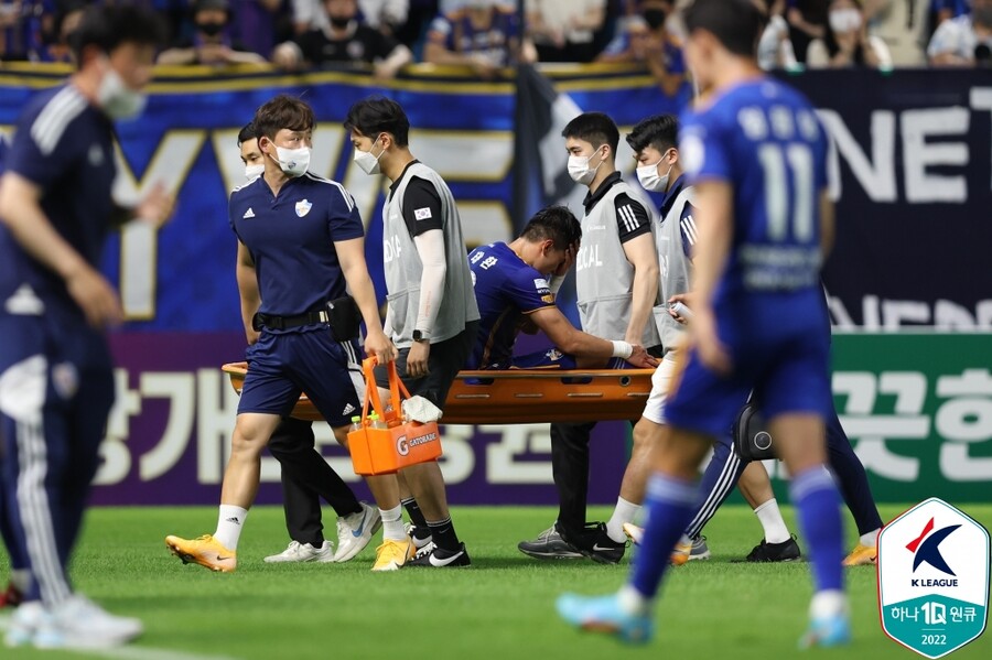 ▲ 지난달 9일 대구FC전에서 부상으로 실려 나갔던 김태환 ⓒ한국프로축구연맹