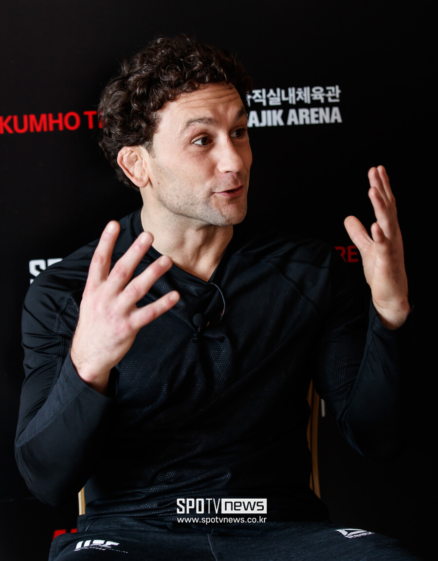 전 UFC 챔피언 프랭키 에드가, 스탠드업 코미디쇼 도전