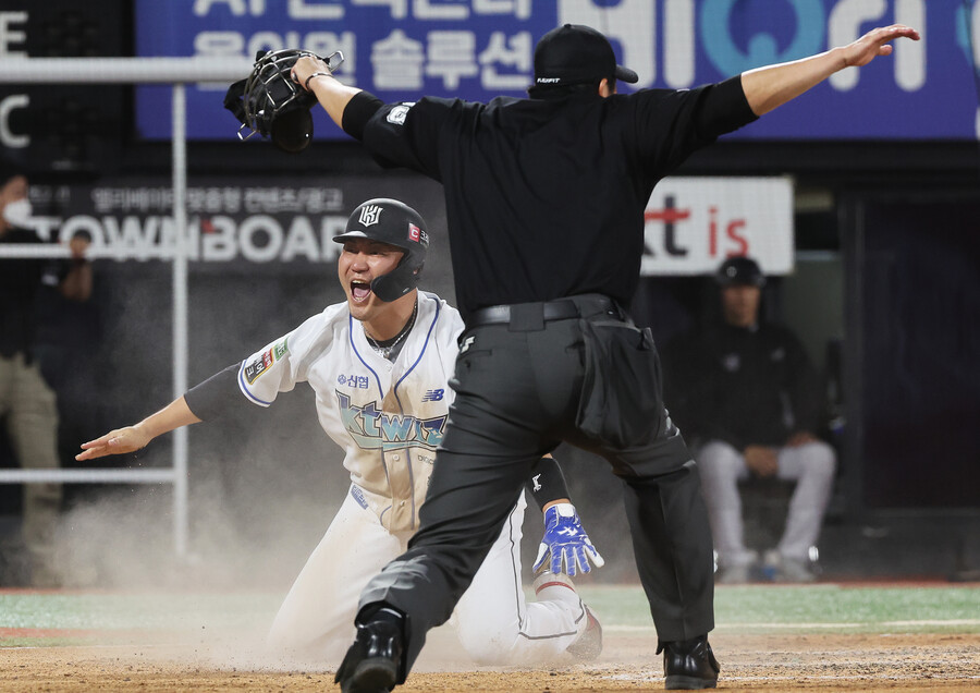 ▲ 짜릿한 끝내기 승리를 이끈 장성우의 폭풍 질주. ⓒ연합뉴스