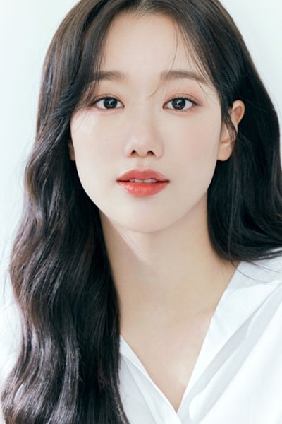 이나은, 새 프로필 이미지 공개…못 본 사이 더 예뻐졌네