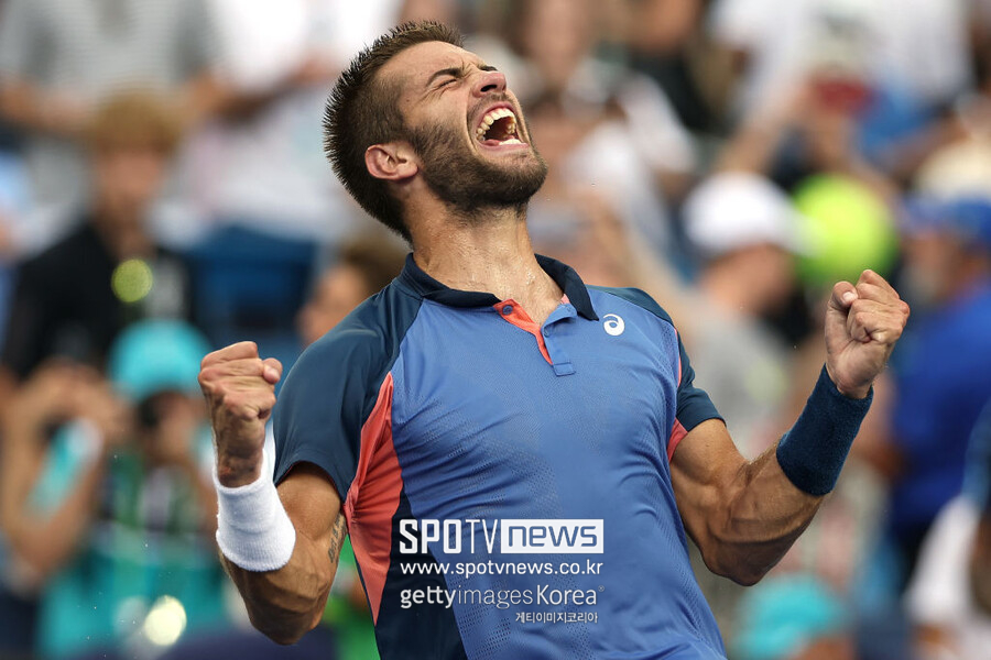 ▲ 2022 ATP 투어 웨스턴 앤 서던 오픈에서 우승한 보르나 초리치가 환호하고 있다.