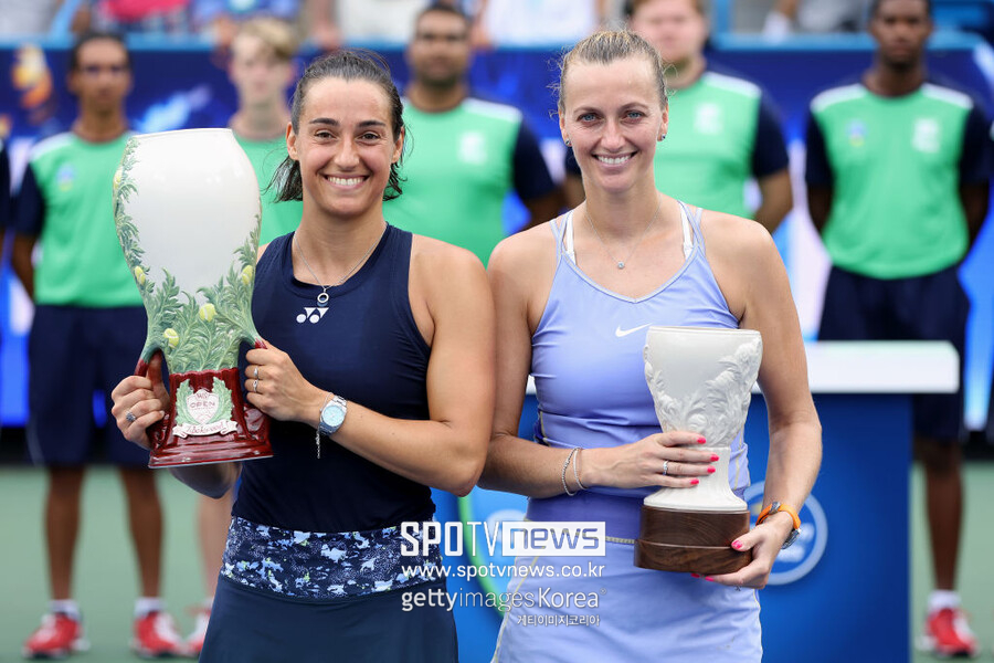 ▲ 2022년 WTA 투어 웨스턴 앤 서던 오픈에서 우승한 캐롤라인 가르시아(왼쪽)와 준우승한 페트라 크비토바