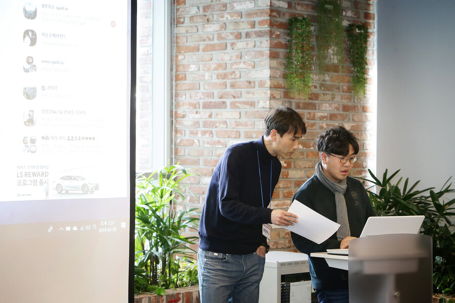▲ 권정혁 대표와 스포잇 장원준  COO