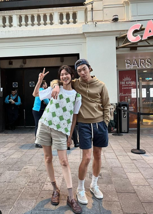 류준열, 절친 정호연과 다정 어깨동무…"혜리·이동휘 눈 감아"