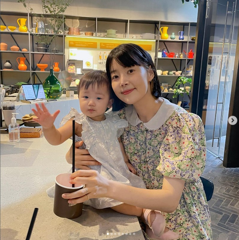 ▲ 배우 한지혜, 딸 윤슬. 출처| 한지혜 인스타그램