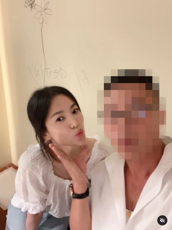 ▲ 배우 송혜교, 헤어 스타일리스트. 출처| 송혜교 인스타그램