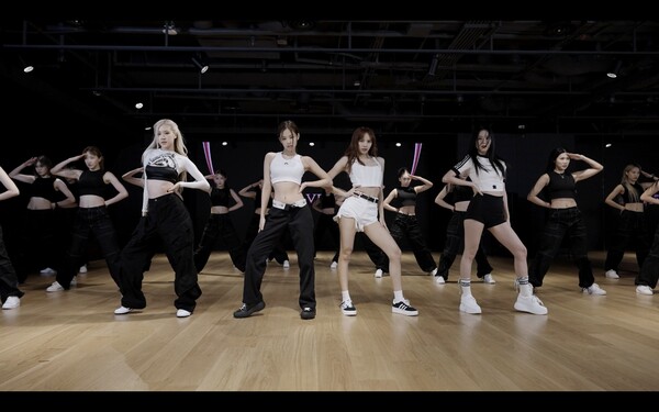 ▲ 블랙핑크 '핑크 베놈' 댄스영상이 24시간 만에 2000만 뷰를 돌파했다. 제공|YG엔터테인먼트