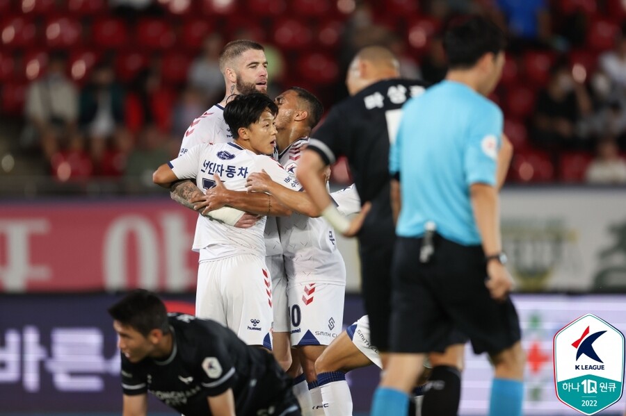 ▲ 이승우는 성남FC전에서 놀라운 오른발 감아차기로 골망을 흔들었다. ⓒ한국프로축구연맹