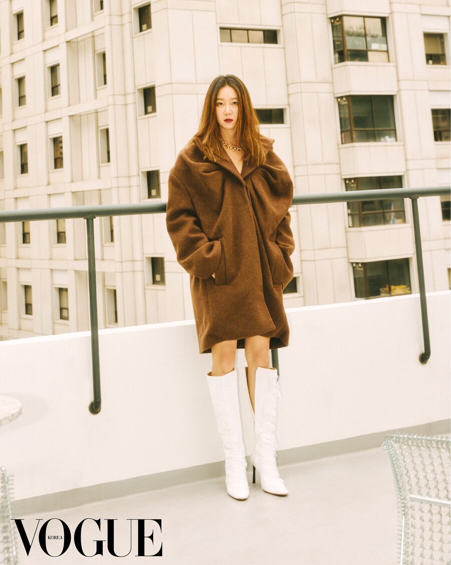 '10월의 신부' 공효진, 고혹적 미모…왼쪽 약지엔 'LOVE' 문신