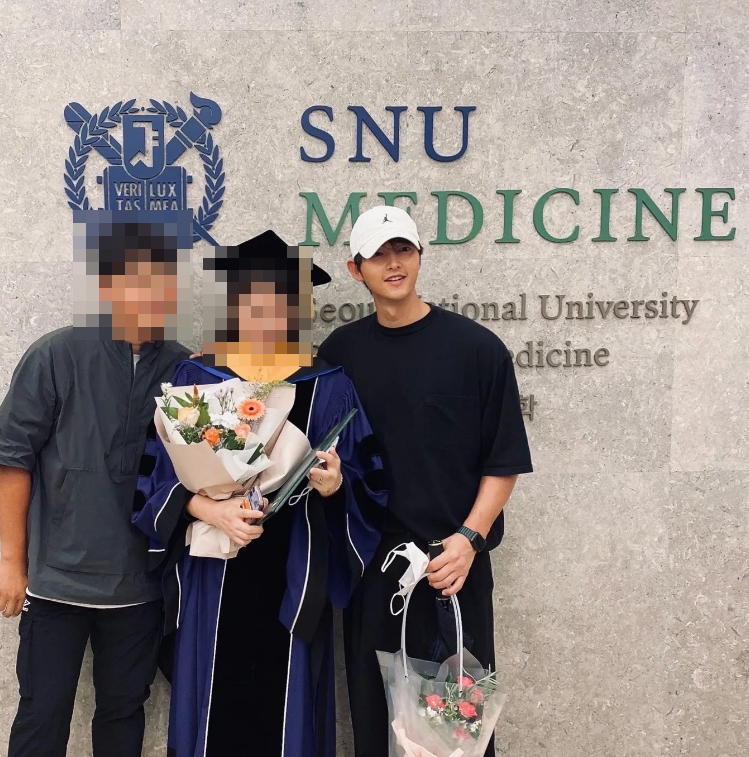 ▲ 배우 송중기 형, 여동생, 송중기. 출처| 송중기 인스타그램