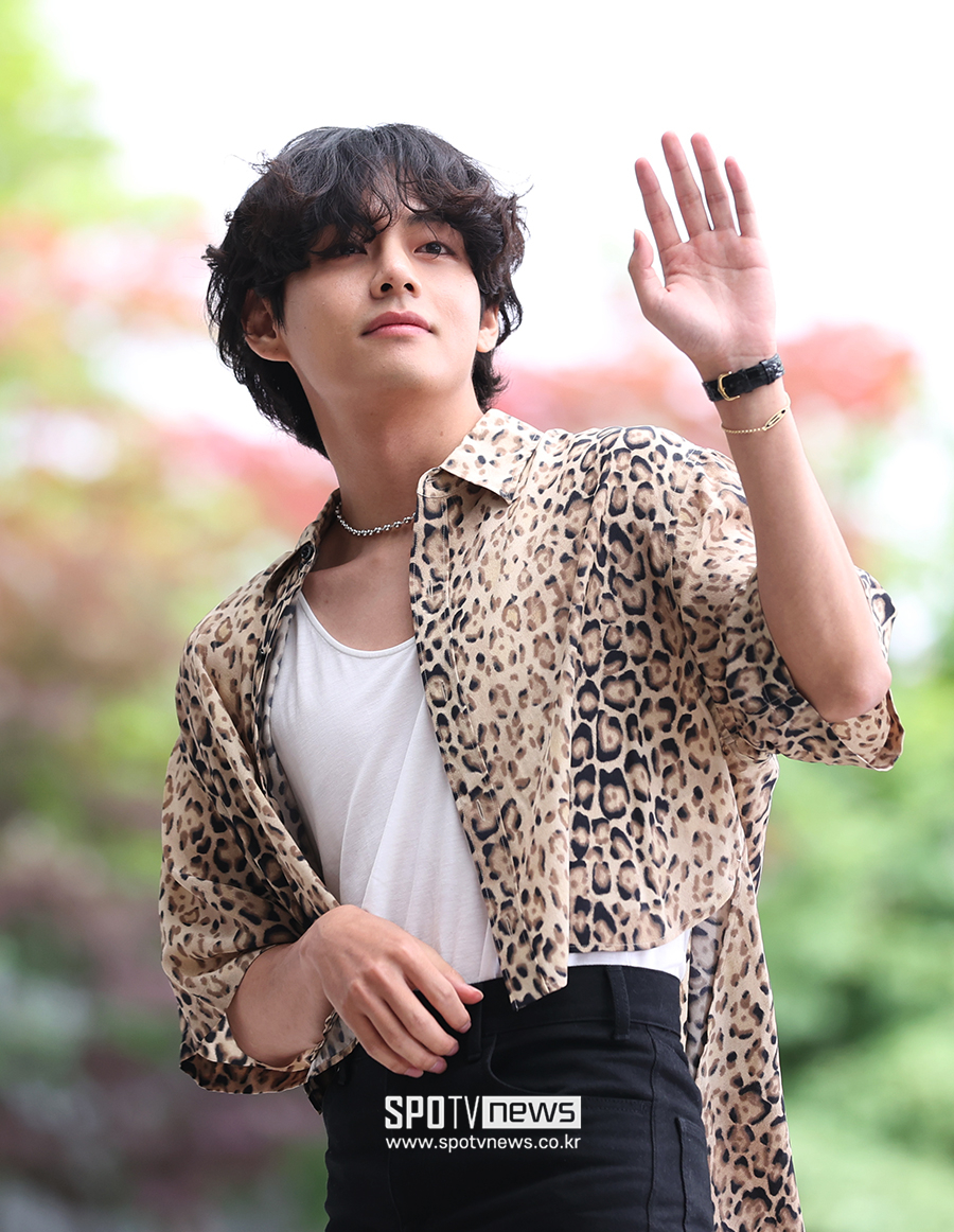 방탄소년단 뷔, 고양시 성실납세 특별 표창 받았다