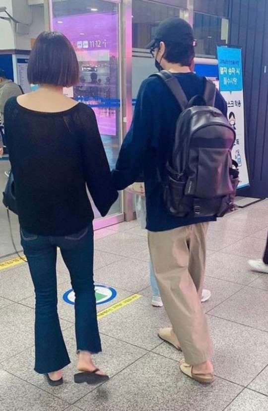 ▲ '돌싱글즈3' 최동환과 이소라로 추정되는 남녀. 출처| 온라인 커뮤니티