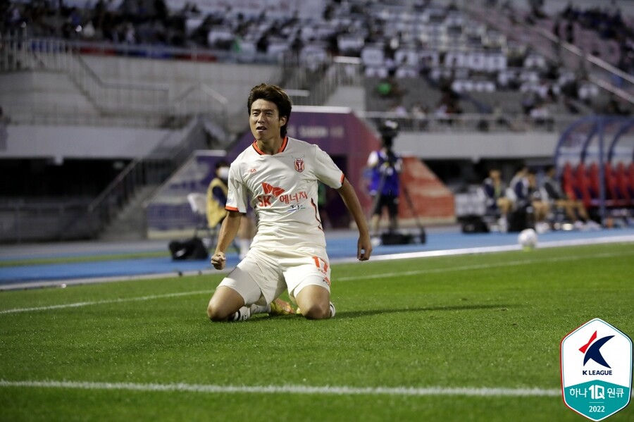 [현장 REVIEW] ‘김건웅 극장골’ 수원FC, 제주와 2-2 무…이승우 PK 획득
