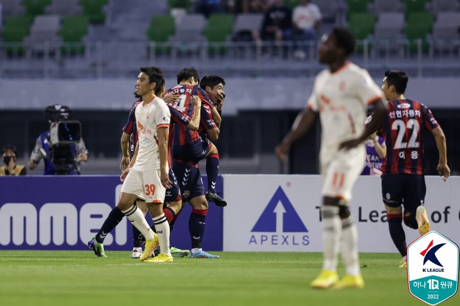 ▲ "내가 데뷔골을"…선제 득점 후 '입틀막' 세리머니를 선보인 이영준. ⓒ한국프로축구연맹