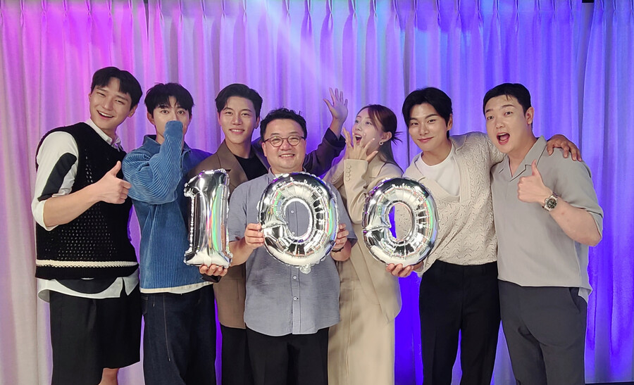 입소문 통했다! '육사오' 100만 돌파…로또원정대 감사 인증샷