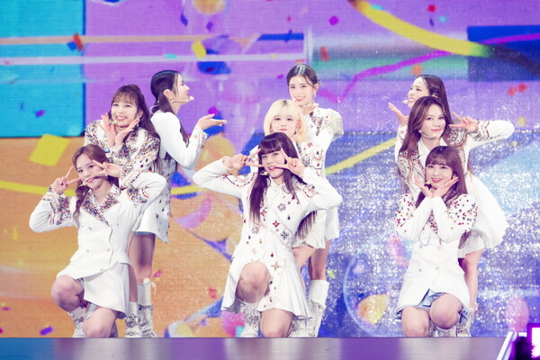 ▲  8월 31일~9월 1일과 9월 3일~4일 도쿄 콘서트 무대에 오른 니쥬. 제공|JYP엔터테인먼트, Sony Music Entertainment (Japan) Inc.