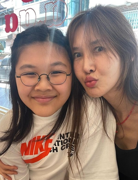 ▲ 엄지온(왼쪽), 윤혜진 모녀. 출처| 윤혜진 인스타그램