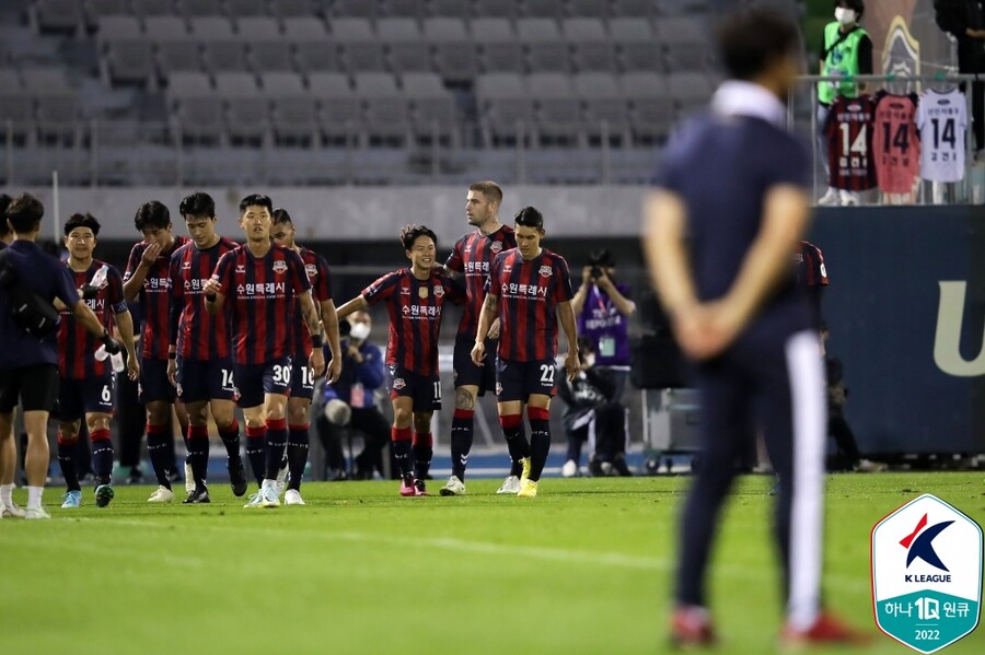 ▲ 수원FC의 선제골 당시. 기뻐하는 선수단. ⓒ한국프로축구연맹