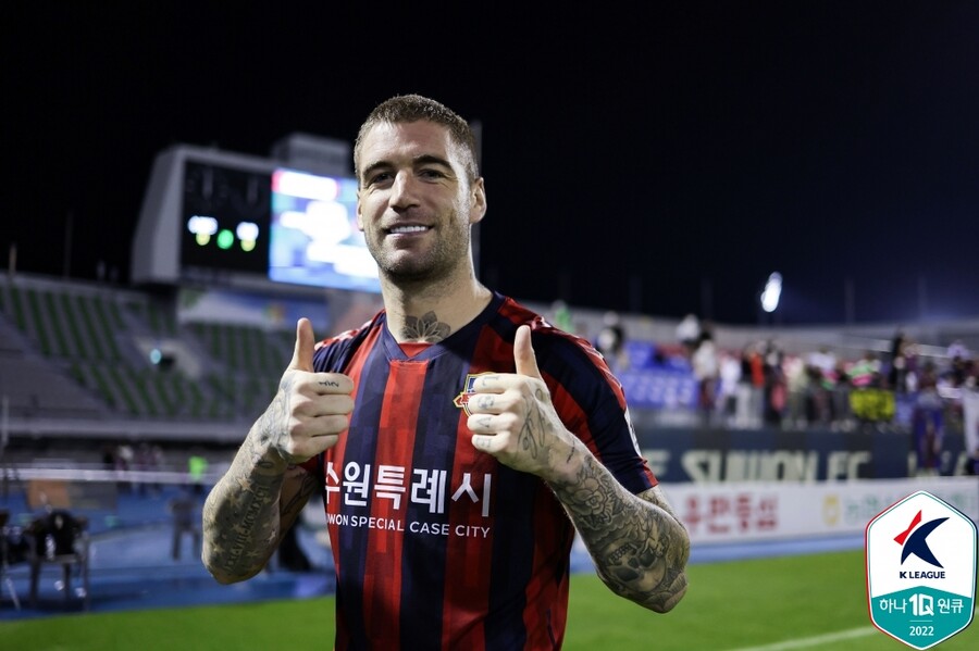 ▲ 포항전 결승골로 승리를 이끈 라스. ⓒ한국프로축구연맹