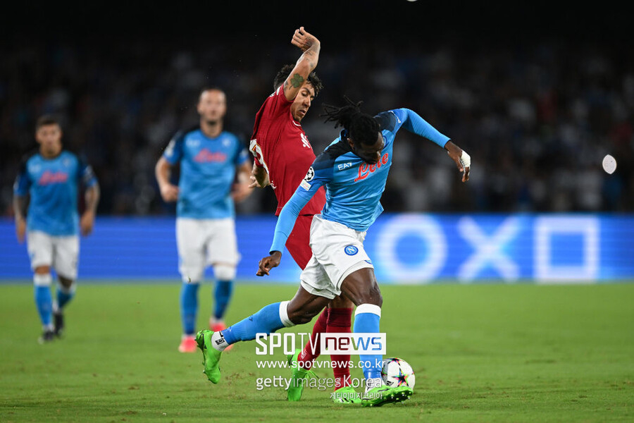 ▲ 나폴리가 리버풀에 3-0으로 앞선 채 전반전을 마쳤다.