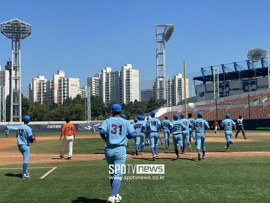 ‘성공적인 투수 교체 카드’ 부산고, 북일고 잡았다...29년 만에 결승 진출[봉황대기]