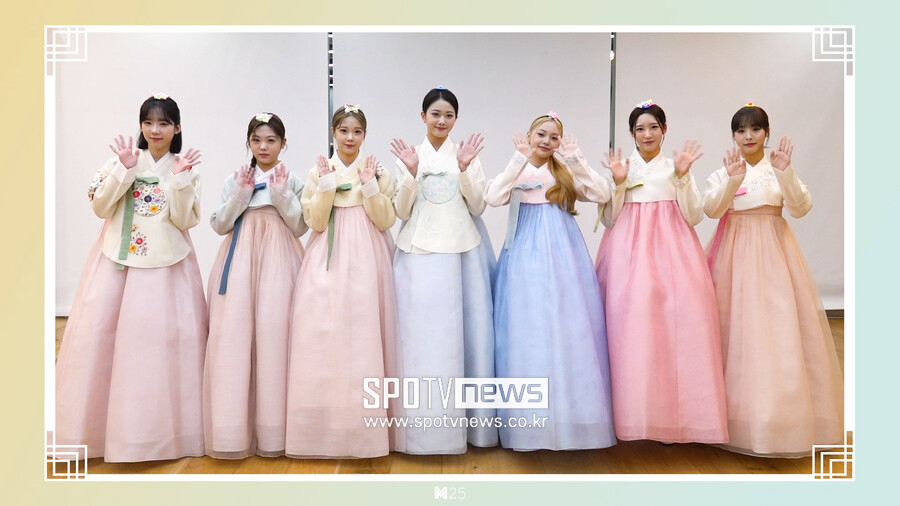 ▲ 한복을 입고 추석 인사를 전한 클라씨. 제공|M25